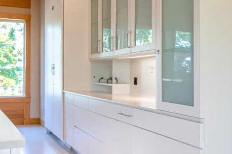 Firefly-Family-Kitchen-Cabinet-Replacement-modern-looking-cabinet-focus-on-the-cabinets-Fu-718044-1-.jpg